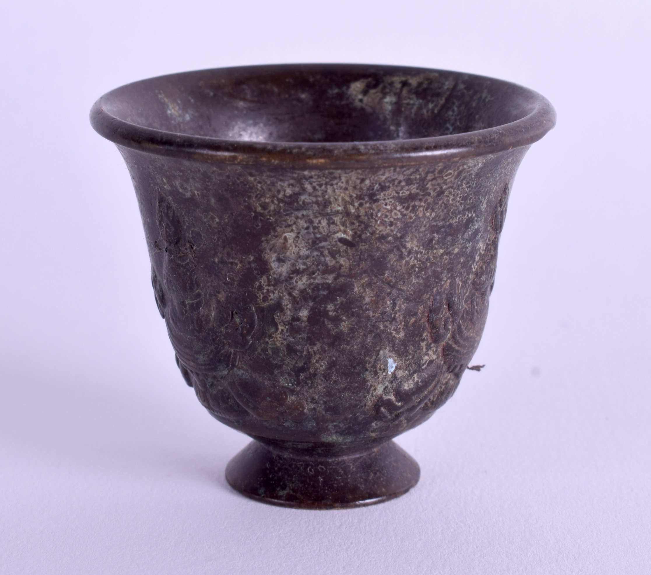 A CHINESE TIBETAN BRONZE CUP. 4.5 cm high. - Image 2 of 4