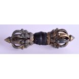 AN EARLY 20TH CENTURY CHINESE TIBETAN VAJRA. 15 cm wide.