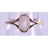 AN 18CT GOLD MOONSTONE RING. Size O.