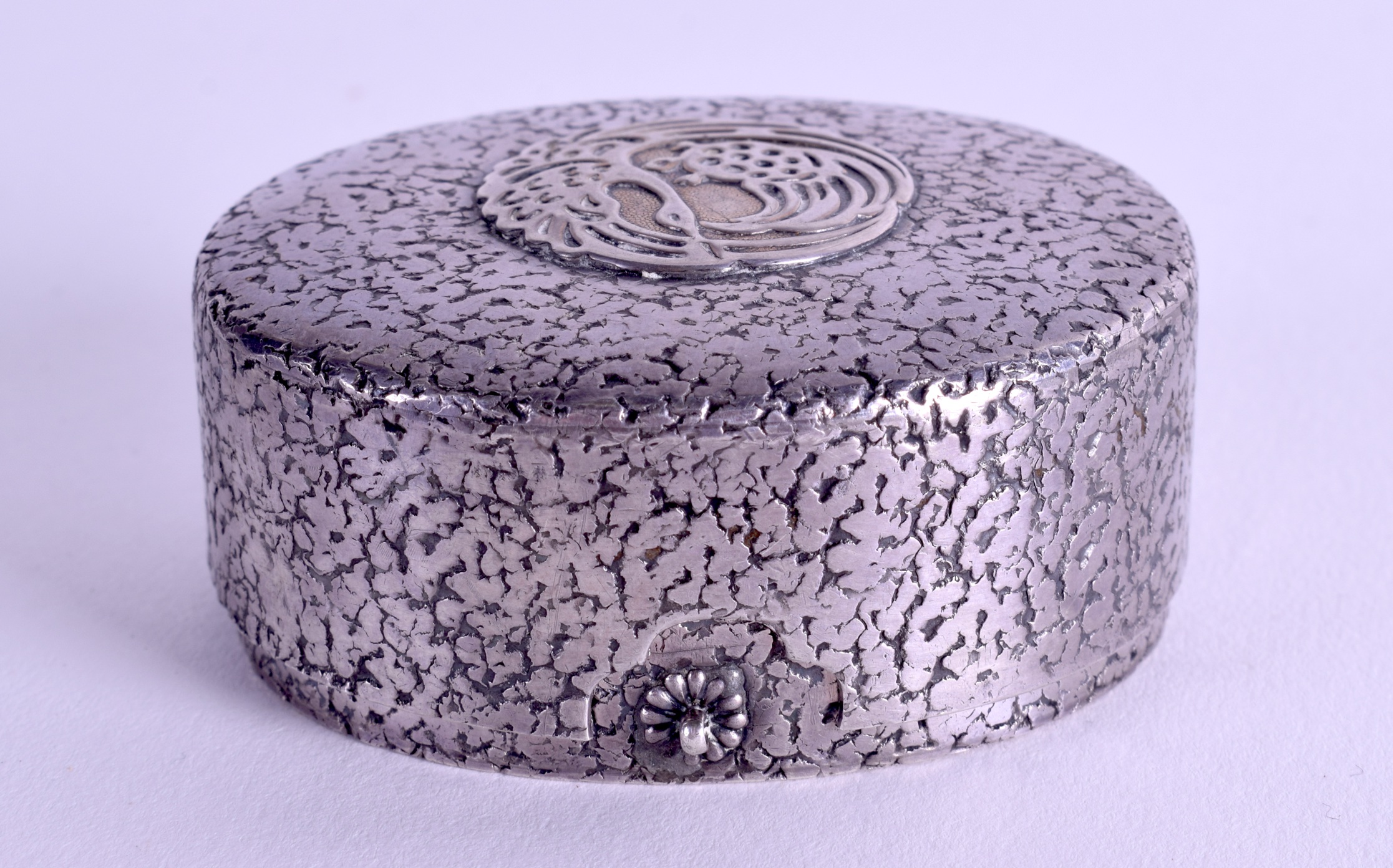 A 19TH CENTURY JAPANESE MEIJI PERIOD SILVER BOX AND COVER decorated with a stylised bird. 118 grams.