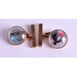 A PAIR OF 9CT GOLD FLY FISHING CUFFLINKS. 6 grams.