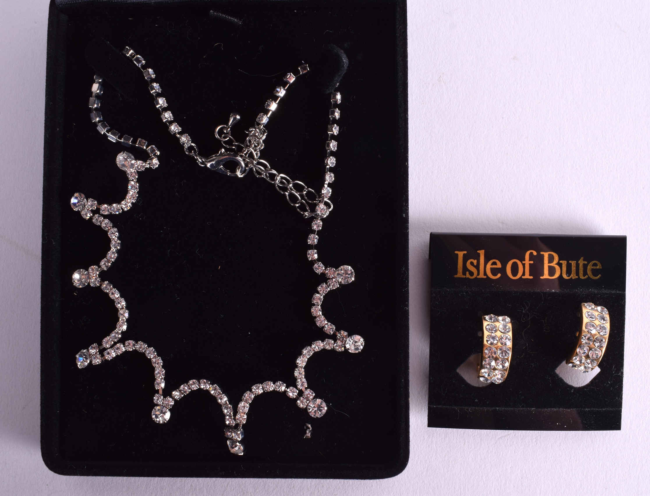 AN ISLE OF BUTE COLLECTION NECKLACE with matching earrings. (3) - Image 2 of 2