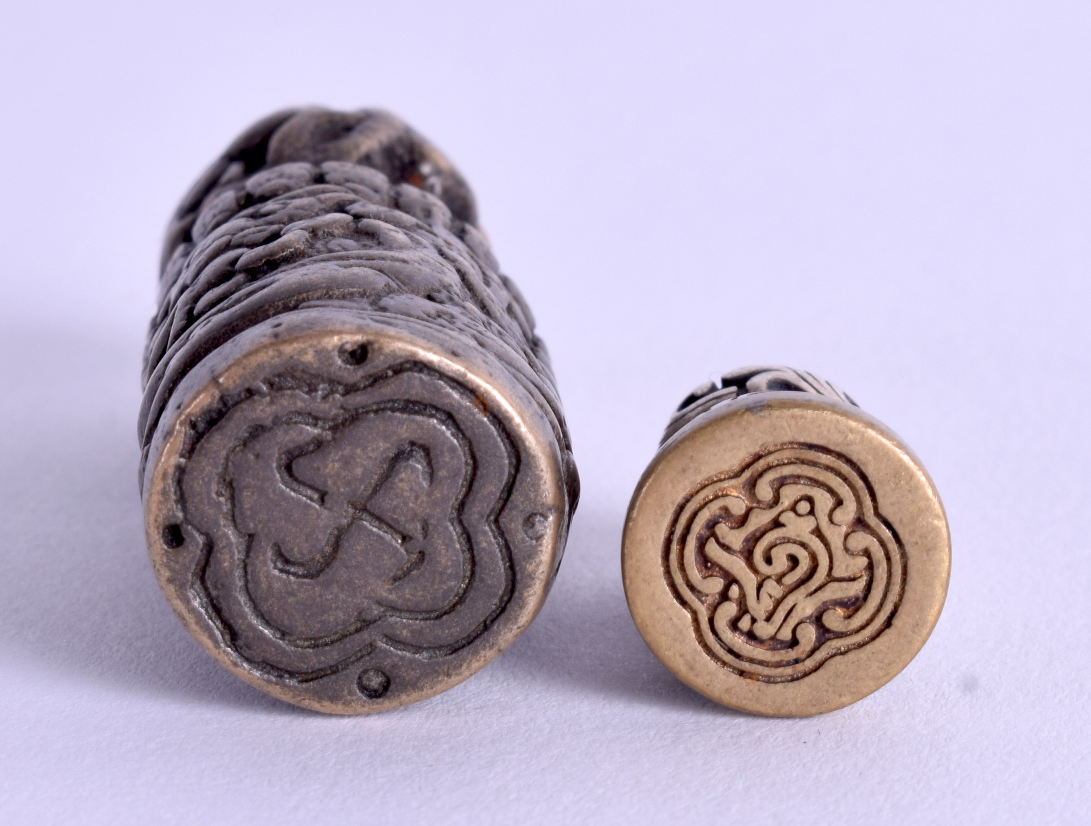 TWO CHINESE TIBETAN BRONZE SEALS. 4.5 cm & 2.5 cm. (2) - Image 3 of 3