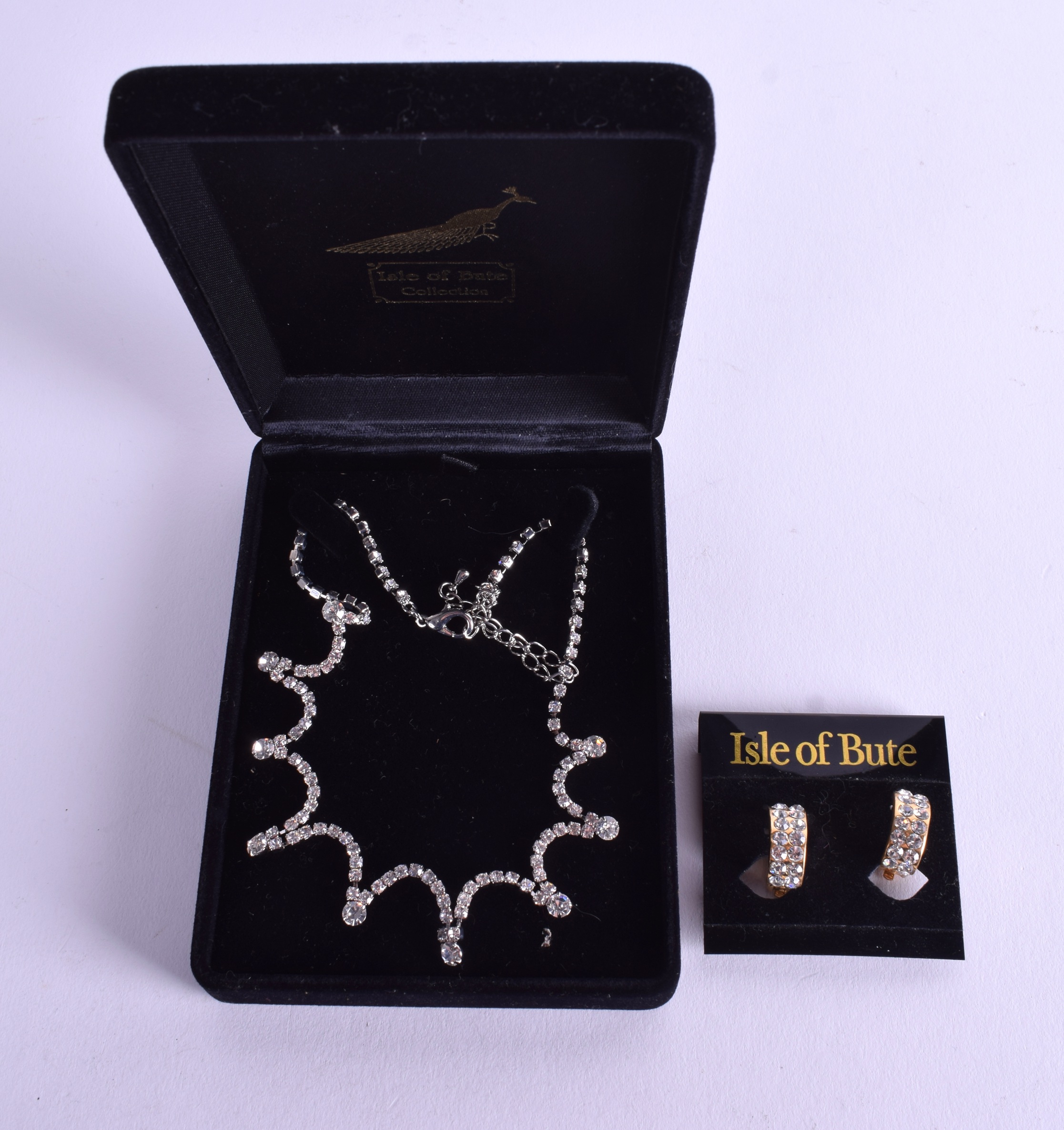 AN ISLE OF BUTE COLLECTION NECKLACE with matching earrings. (3)