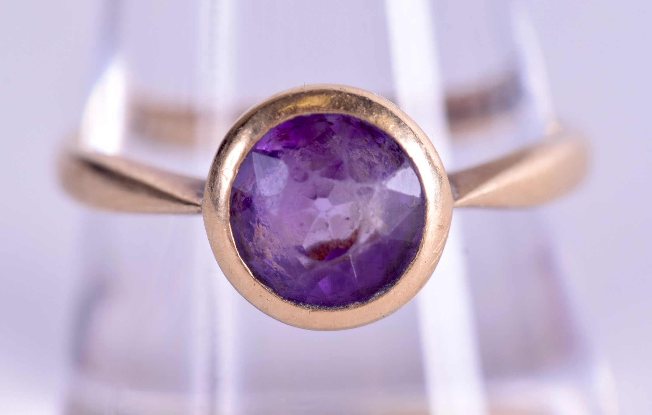 AN 18CT GOLD AND AMETHYST RING. Size Q/R.