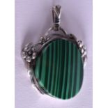 A SILVER AND MALACHITE BROOCH. 4.25 cm x 3.25 cm.