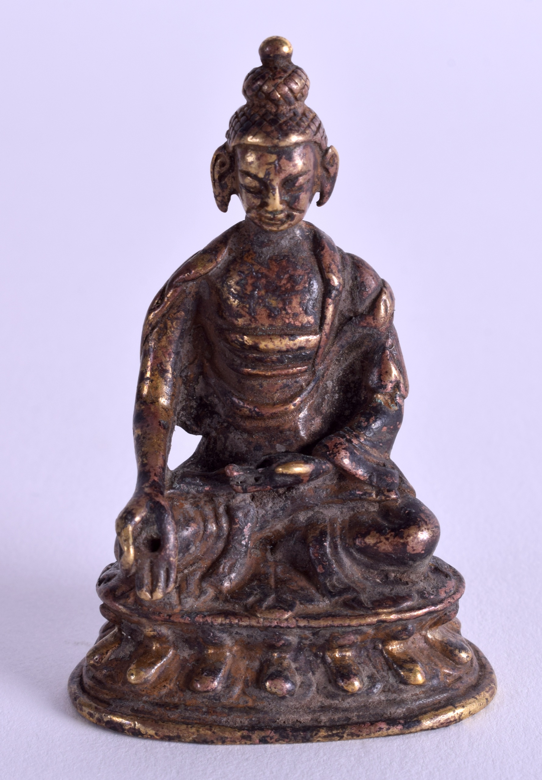 A CHINESE TIBETAN BRONZE FIGURE OF A BUDDHA. 4.5 cm high.