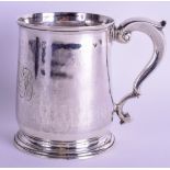 A GEORGE II SILVER MUG. London 1735. 13 oz. 11.5 cm high.