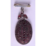 A VINTAGE GARNET BROOCH. 3.5 cm x 5.5 cm.