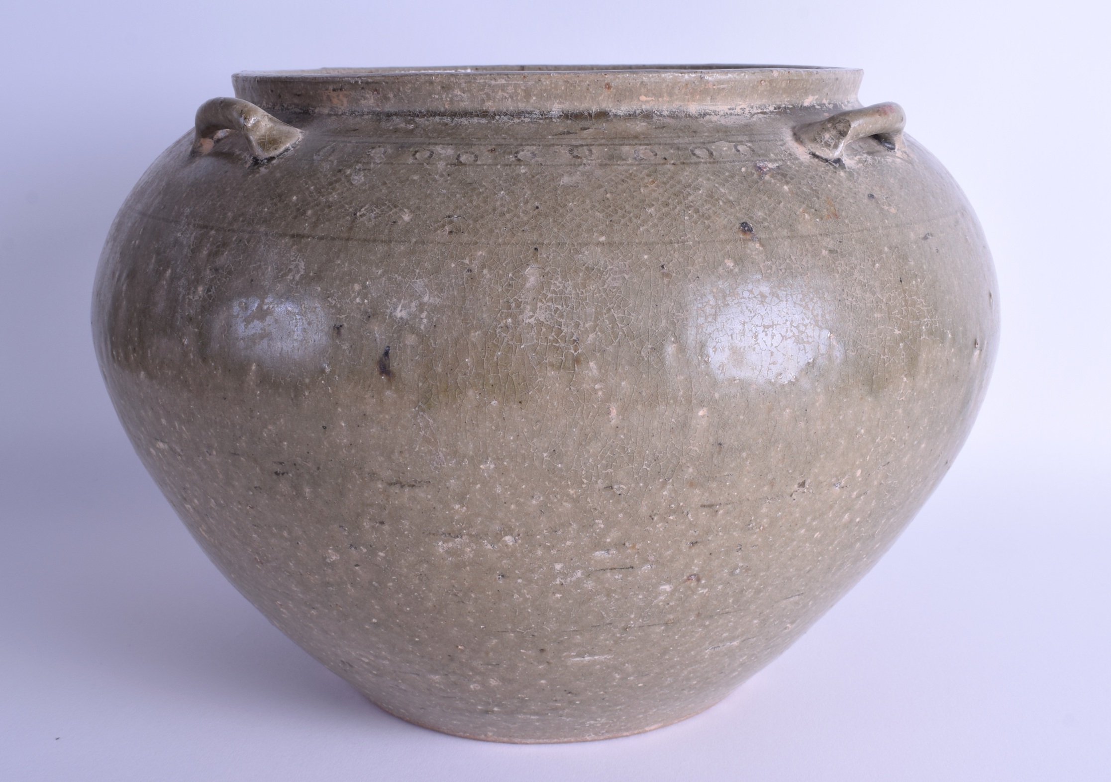 A LARGE 18TH/19TH CENTURY CHINESE CELADON JARDINIERE Qing. 32 cm x 23 cm.