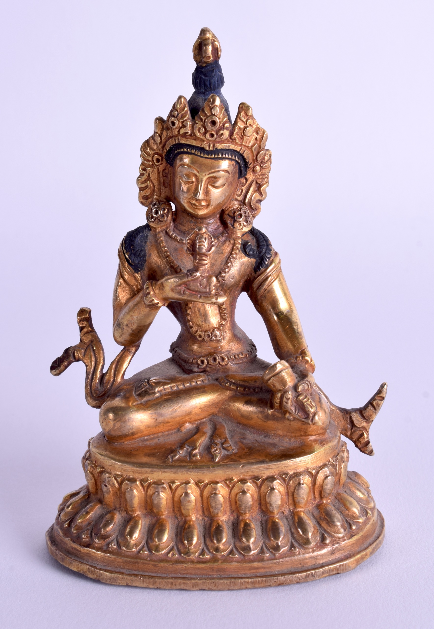 AN EARLY 20TH CENTURY CHINESE TIBETAN GILT BRONZE BUDDHA modelled upon a triangular base. 8 cm high.