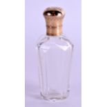 AN 18CT GOLD MOUNTED CRYSTAL SCENT BOTTLE. 9.5 cm high.