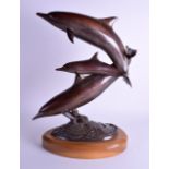 A STYLISH CONTEMPORARY BRONZE FIGURE OF THREE DOLPHINS by Randy Puckett. Bronze 44 cm x 32 cm.