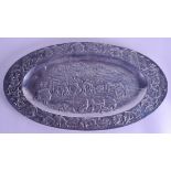 AN UNUSUAL 1920S AMERICAN PEWTER AMERICAN BISON HUNTING PLATTER decorated with figures on horse back