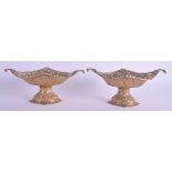 A PAIR OF LATE VICTORIAN SILVER GILT PEDESTAL DISHES. London 1897. 22.5 oz. 19 cm wide.