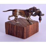AN EARLY 20TH CENTURY AUSTRIAN COLD PAINTED BRONZE HOUND modelled holding a pheasant Bronze 7.5 cm w