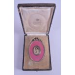 A RUSSIAN SILVER AND PINK ENAMEL PHOTOGRAPH FRAME. 6 cm x 10 cm.