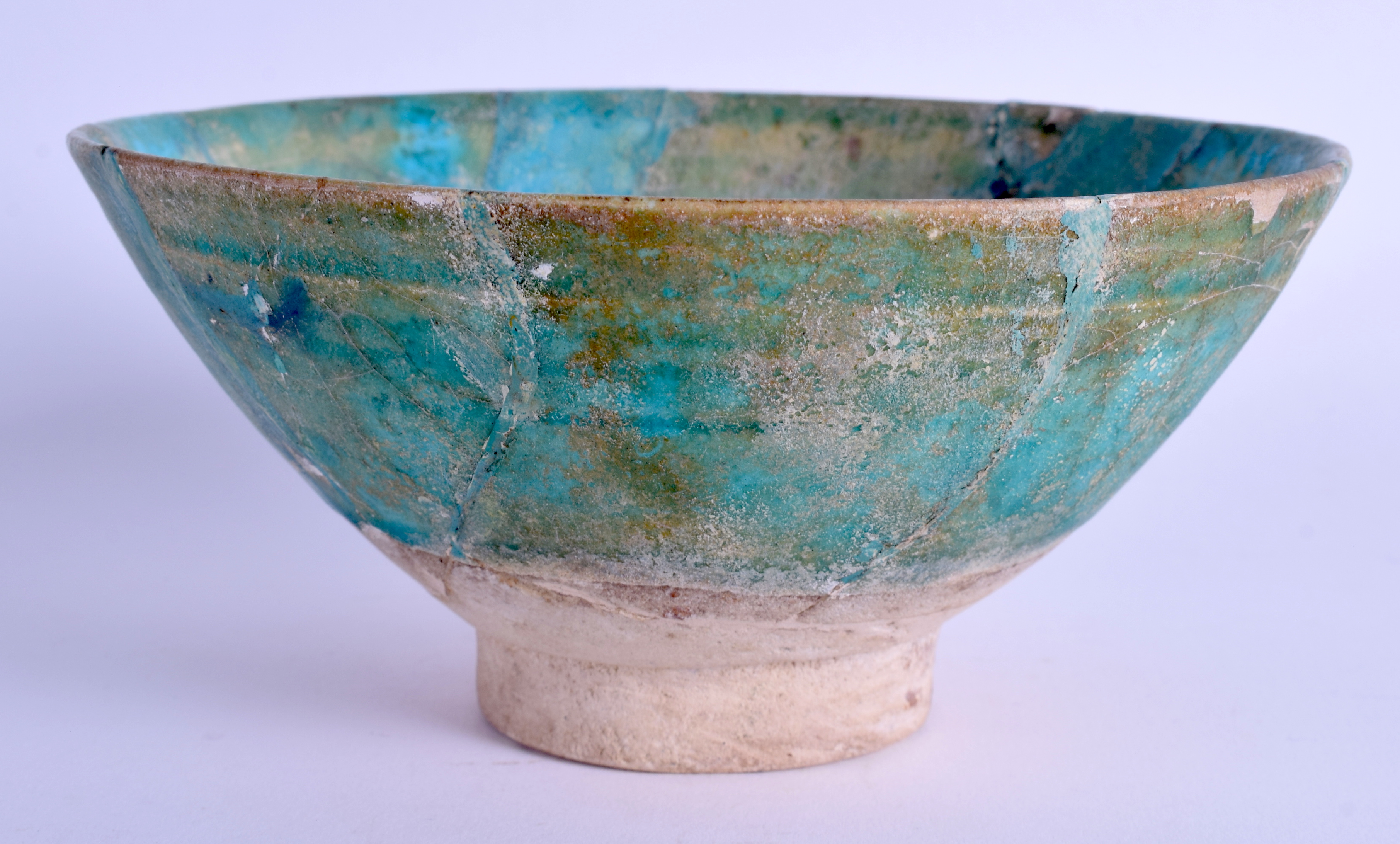 A MIDDLE EASTERN KASHAN POTTERY BOWL. 15 cm wide. - Image 3 of 4