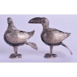 A PAIR OF MEXICAN SILVER BIRDS. 5.5 cm high.