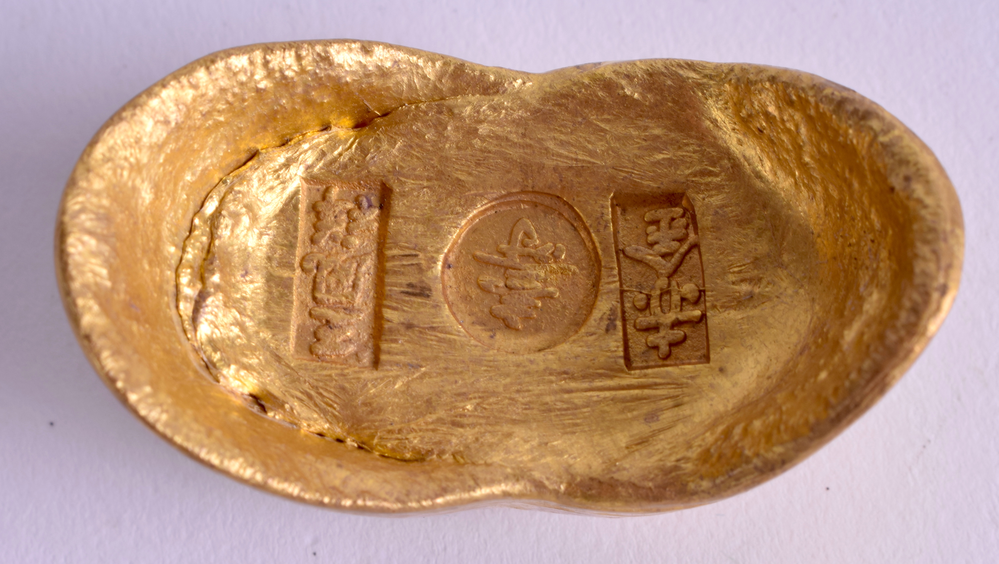 A CHINESE YELLOW METAL INGOT. 3.5 cm x 2.5 cm. - Image 2 of 2