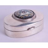 A SILVER BOX. 2.5 cm wide.