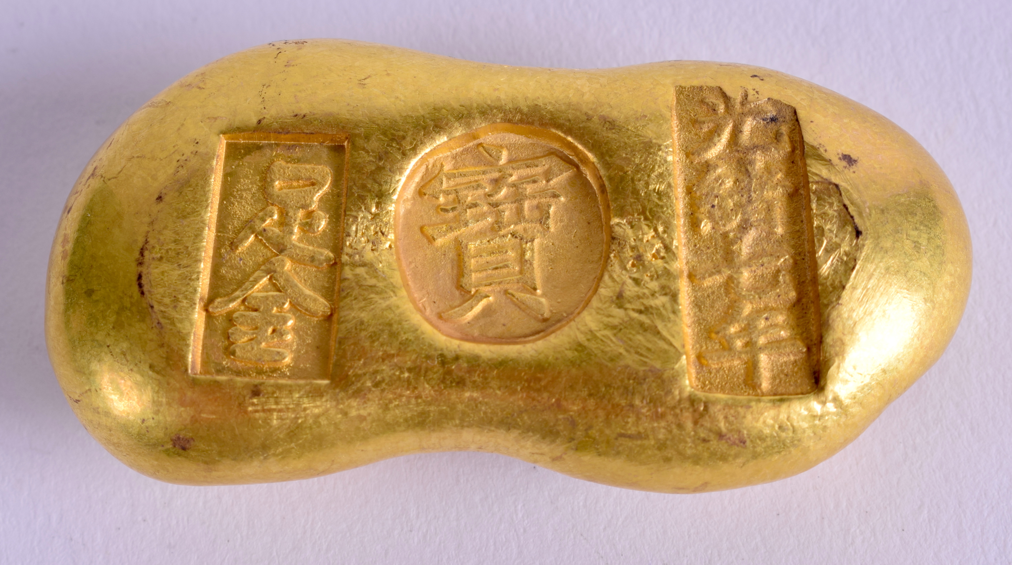 A CHINESE YELLOW METAL INGOT. 79 grams. 4.5 cm x 2 cm. - Image 2 of 2