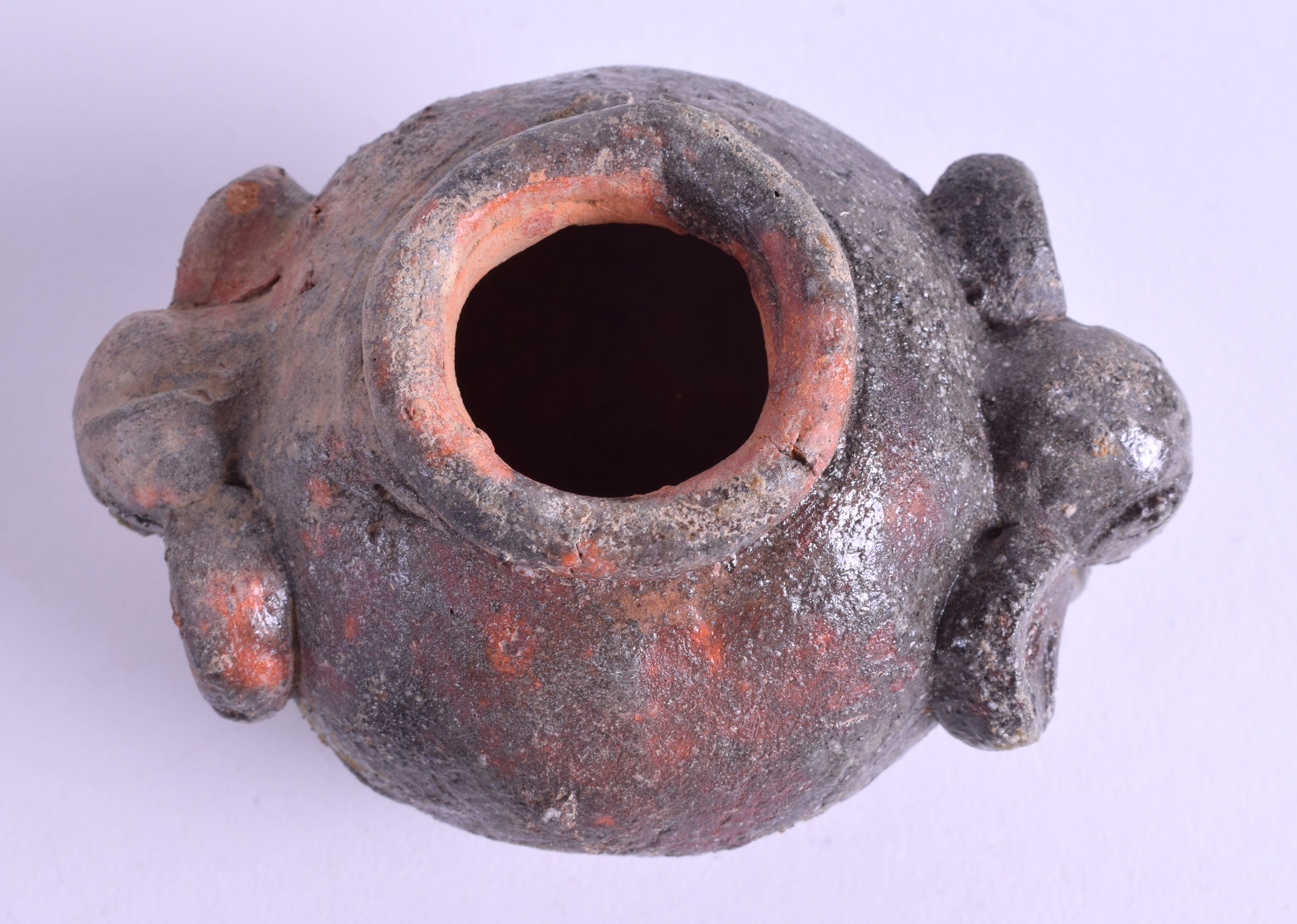 A MIDDLE EASTERN TERRACOTTA BOWL. 9 cm wide. - Bild 4 aus 4