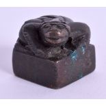 A 19TH CENTURY CHINESE BRONZE SEAL. 2 cm square.