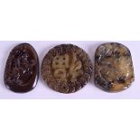 THREE CHINESE HARDSTONE PENDANTS. (3)