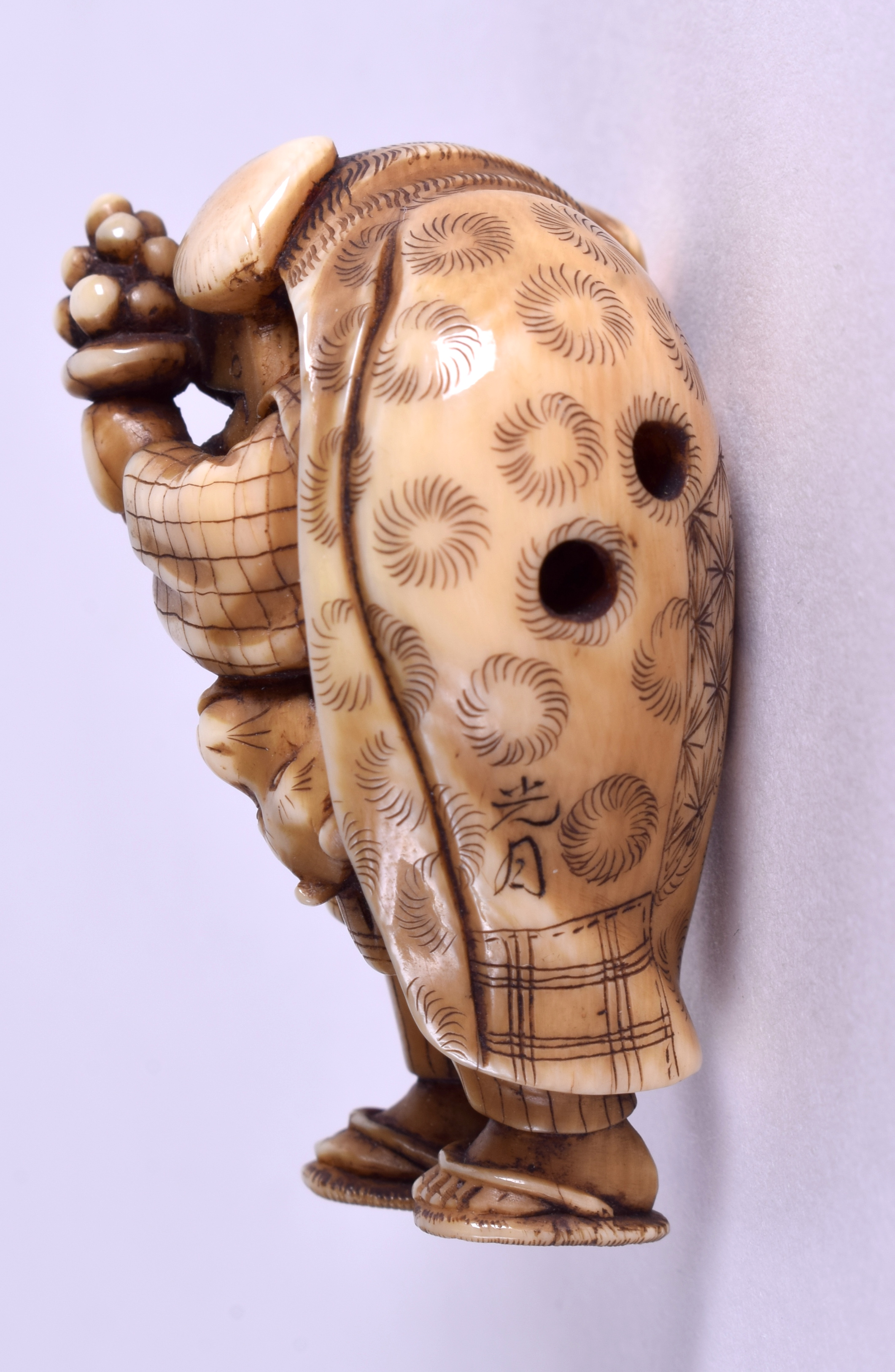 A 19TH CENTURY JAPANESE MEIJI PERIOD CARVED IVORY NETSUKE modelled as a male wearing a mask. 4.75 c - Image 3 of 4