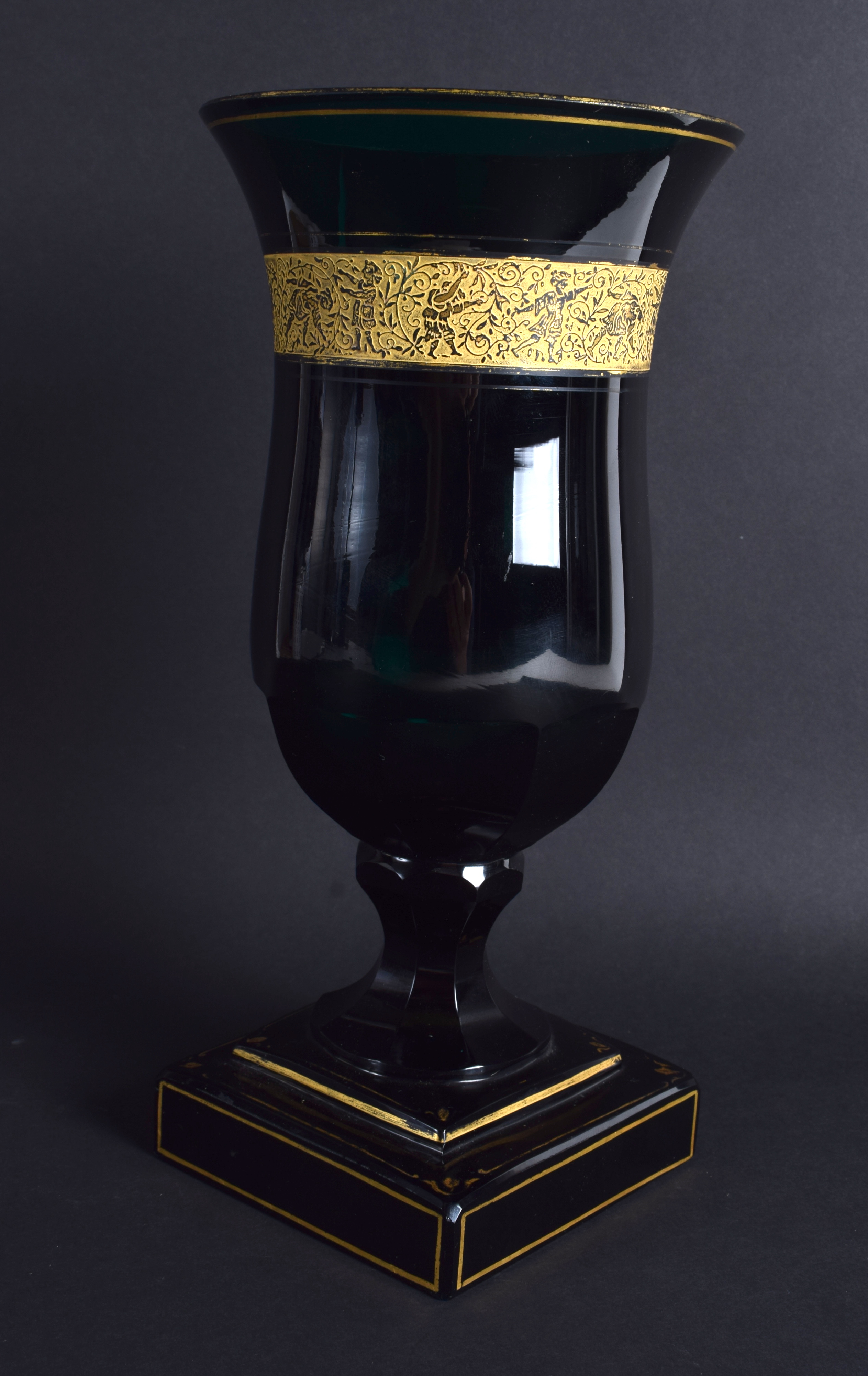 AN EARLY 19TH CENTURY BOHEMIAN GREEN GLASS VASE highlighted with a gilt banding. 24 cm high.