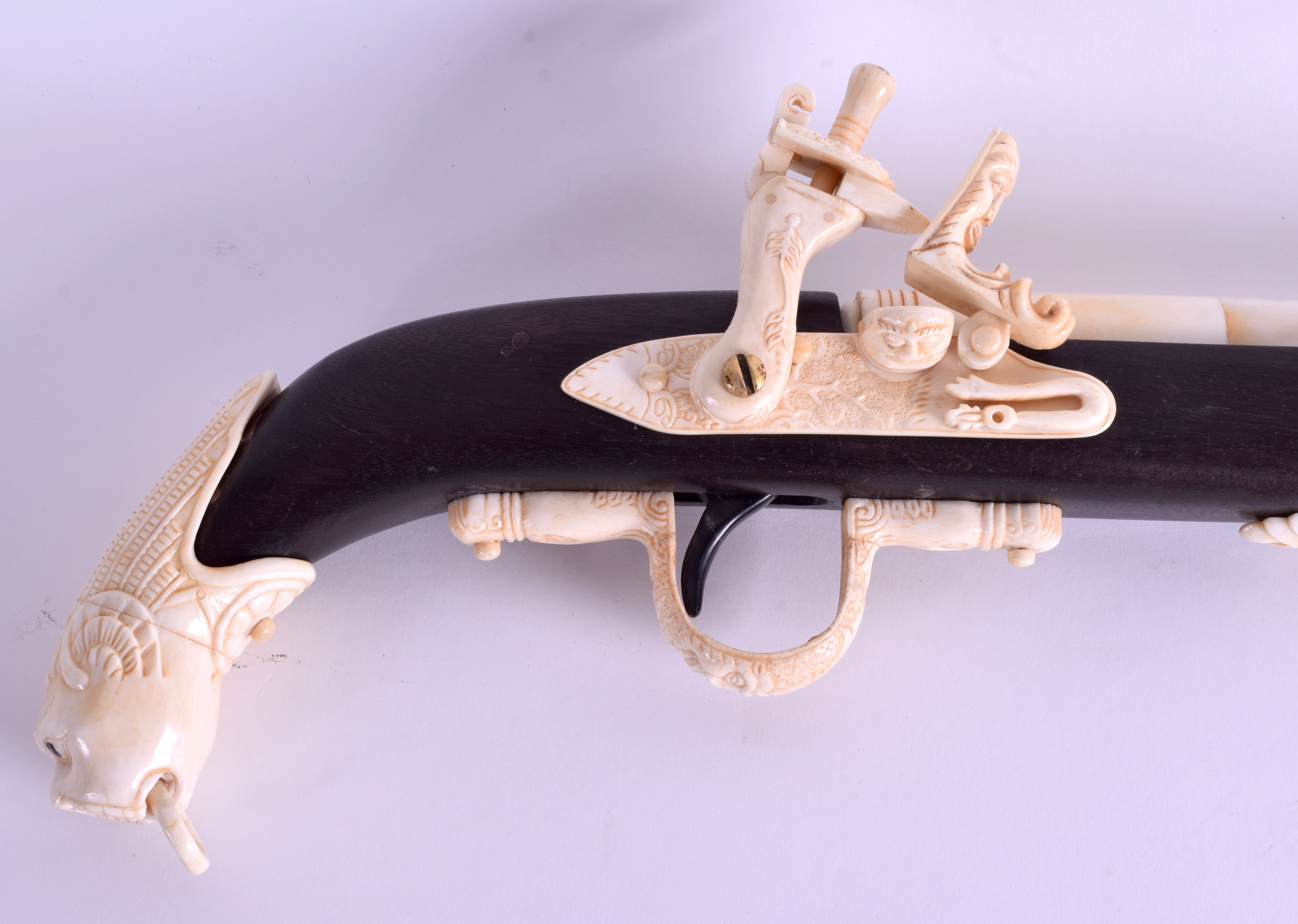 AN UNUSUAL CONTINENTAL BONE AND WOOD IMITATION HUNTING RIFLE. 92 cm long. - Image 2 of 3