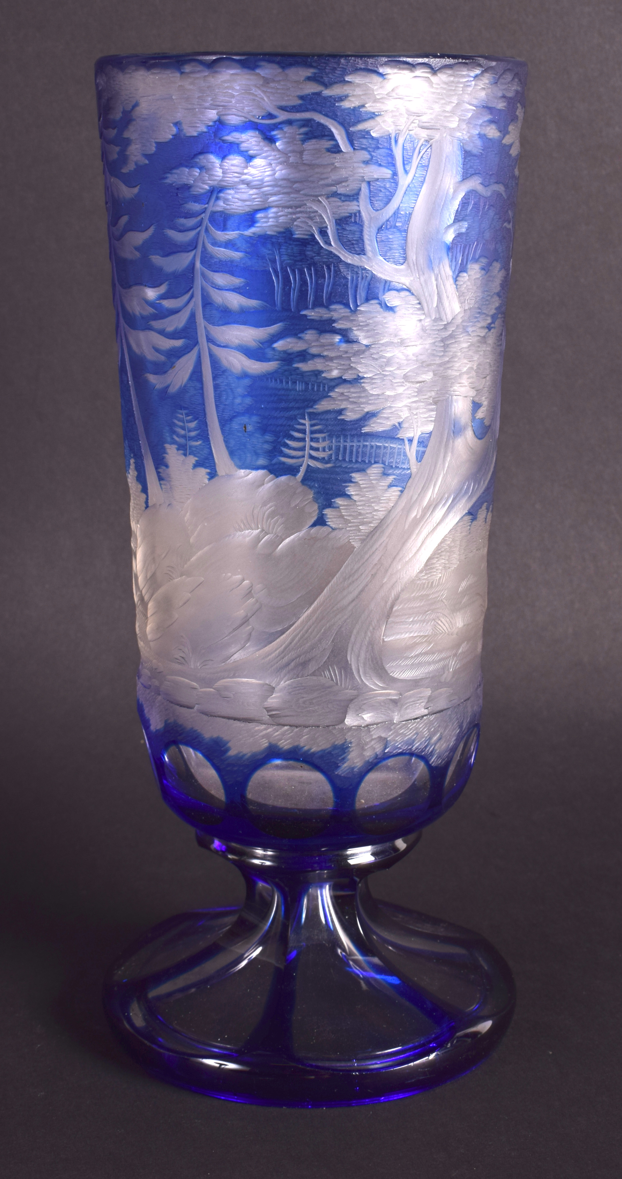 A RARE 19TH CENTURY BOHEMIAN BLUE FLASH GOBLET decorated with stags within landscapes. 21 cm high. - Bild 2 aus 2