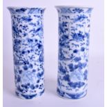 A PAIR OF 19TH CENTURY CHINESE BLUE AND WHITE SLEEVE VASES Qing. 21 cm high.