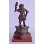 AN 18TH CENTURY CHINESE BRONZE FIGURE OF A MALE DEITY Qing. Bronze 16 cm x 6.5 cm.