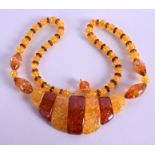 AN AMBER STYLE NECKLACE.