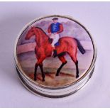 A SILVER HORSE PILLBOX. 2 cm wide.