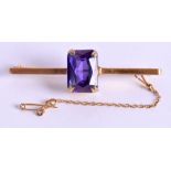 AN 18CT GOLD AND AMETHYST BROOCH. 4.5 cm long.