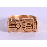 AN EGYPTIAN YELLOW METAL RING possibly antiquity gold. 12.6 grams.