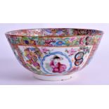 A 19TH CENTURY CHINESE CANTON FAMILLE ROSE BOWL. 14 cm wide.