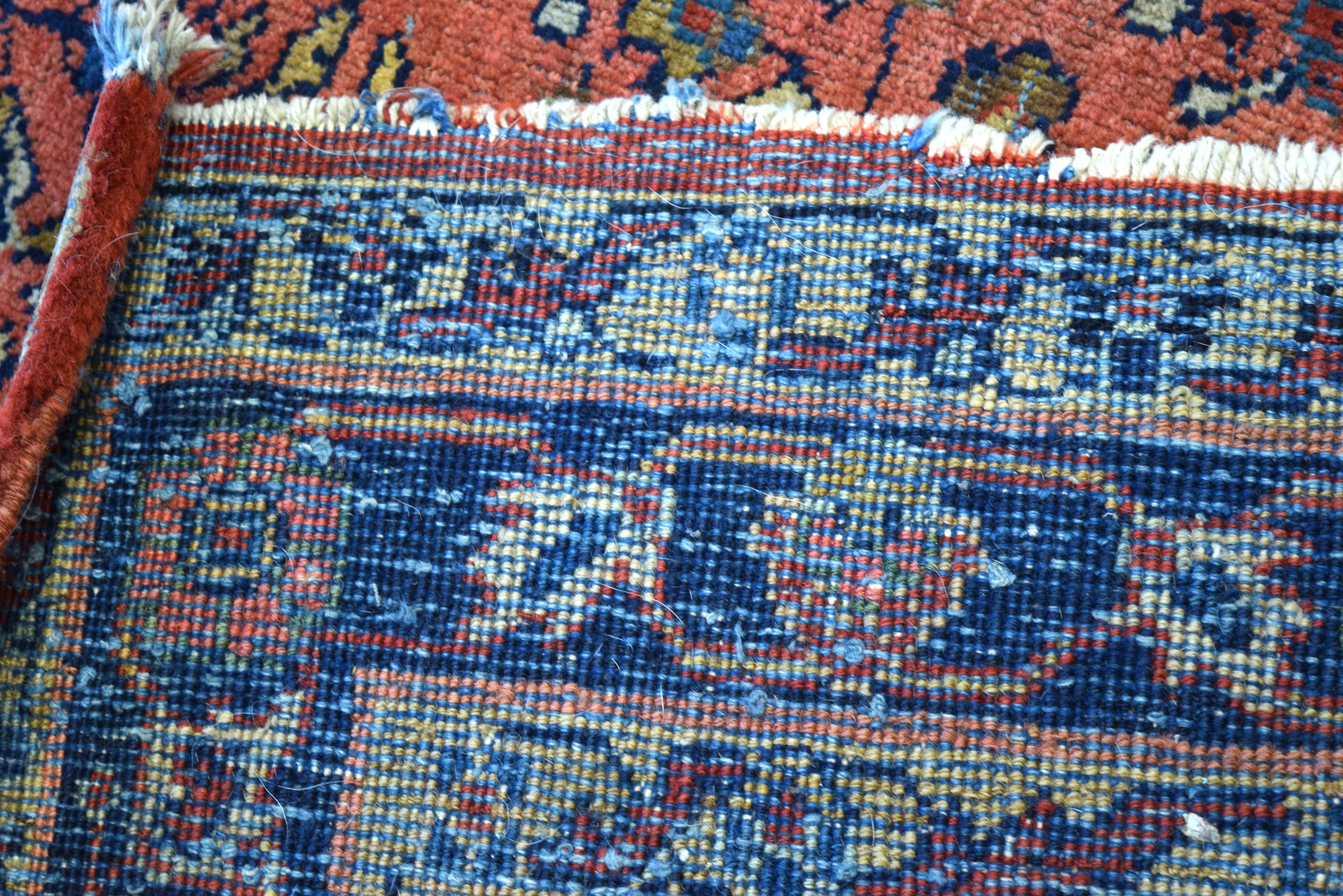 AN ANTIQUE PERSIAN SAROUK RUG, probably woven by two weavers, notable difference to each half. 150 - Bild 4 aus 5