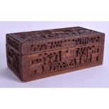 A 19TH CENTURY CHINESE CARVED SANDALWOOD CASKET Qing. 19 cm x 9 cm.