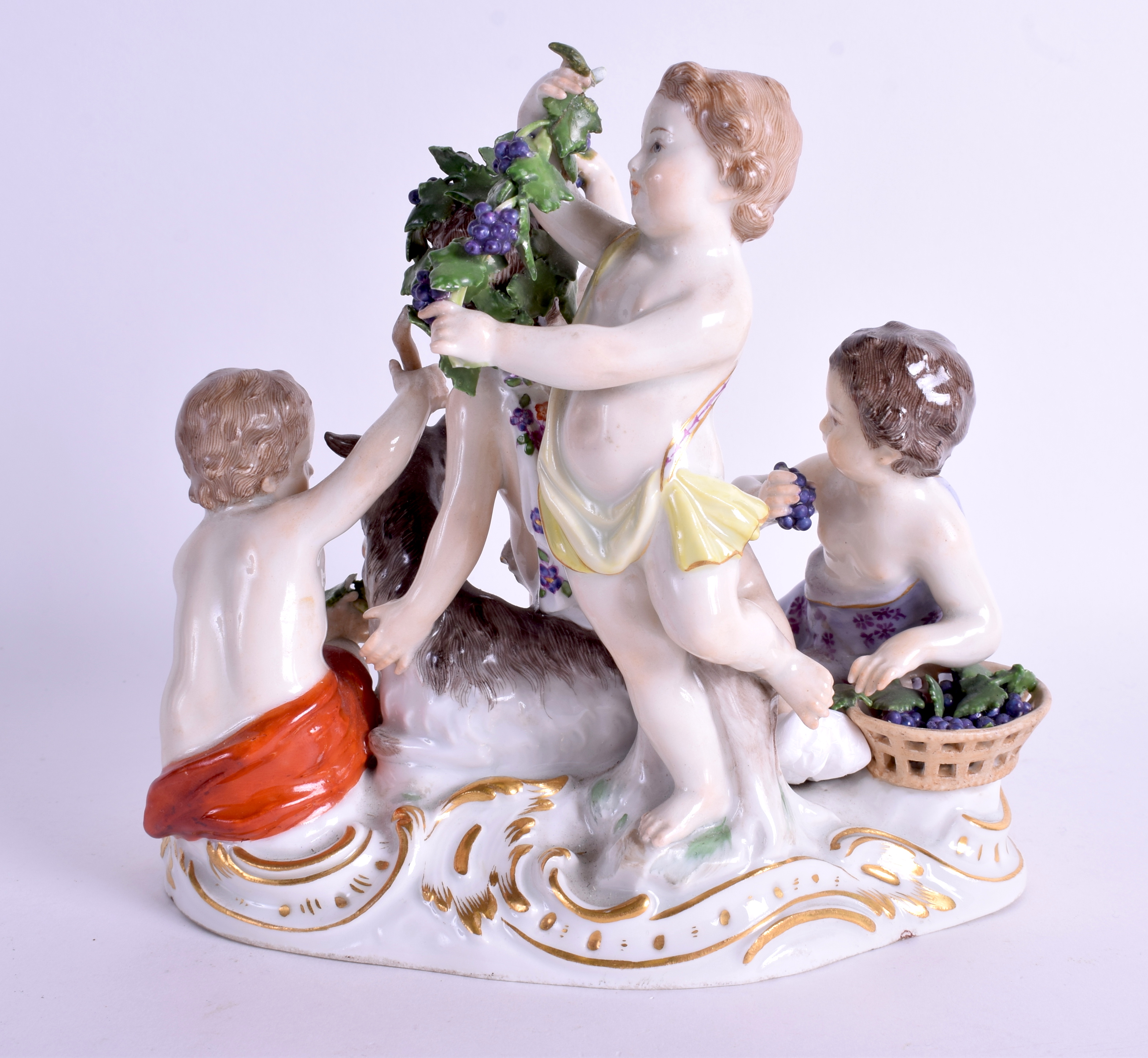 A 19TH CENTURY MEISSEN PORCELAIN FIGURE OF FOUR CHILDREN modelled seated upon a recumbent deer. 18 - Bild 2 aus 3