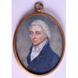 A FINE 18TH CENTURY PAINTED IVORY PORTRAIT MINIATURE of exceptional quality, depicting a male weari