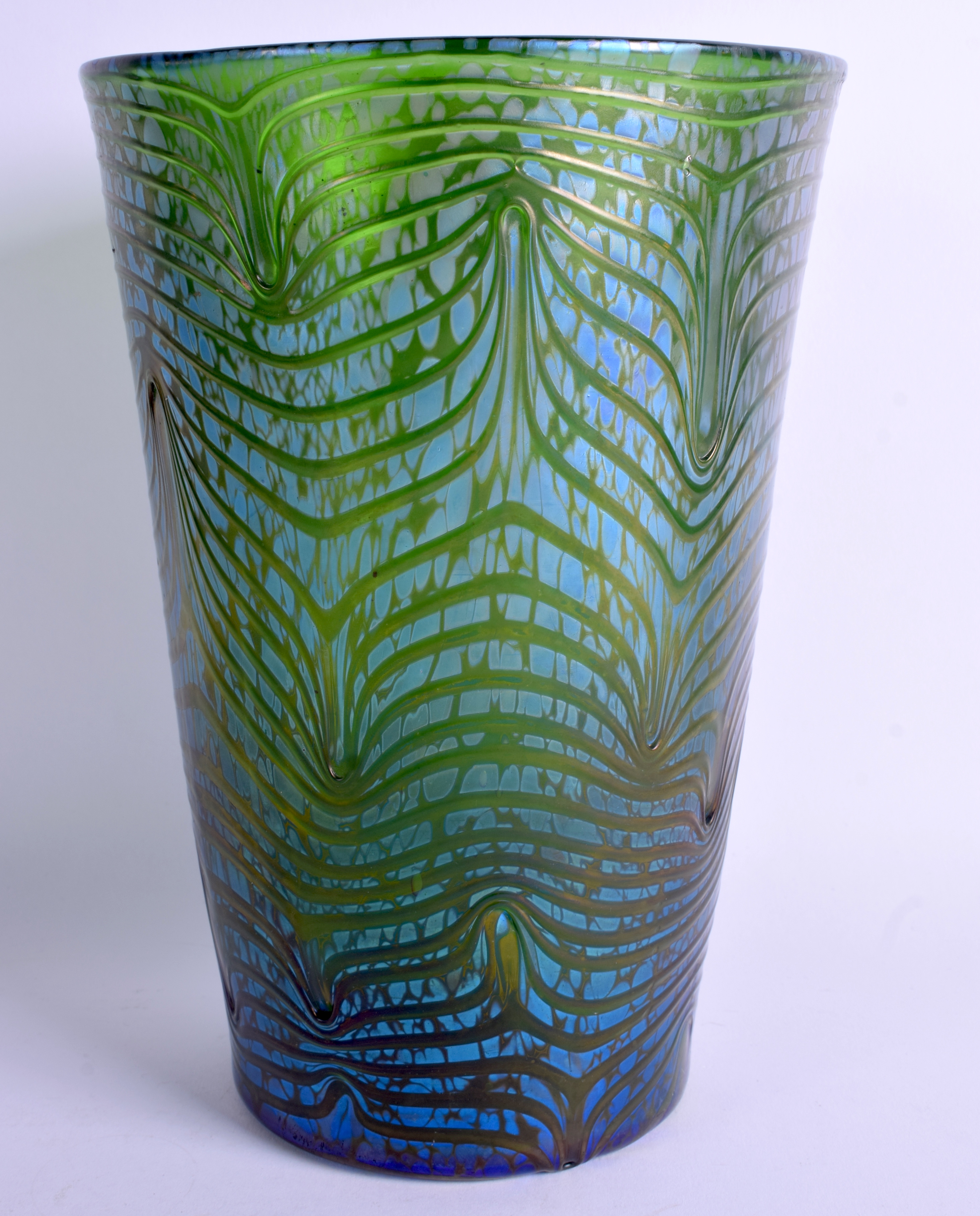 A LARGE LOETZ IRIDESCENT GLASS VASE of naturalistic peacock feather type form. 24 cm high. - Image 2 of 4