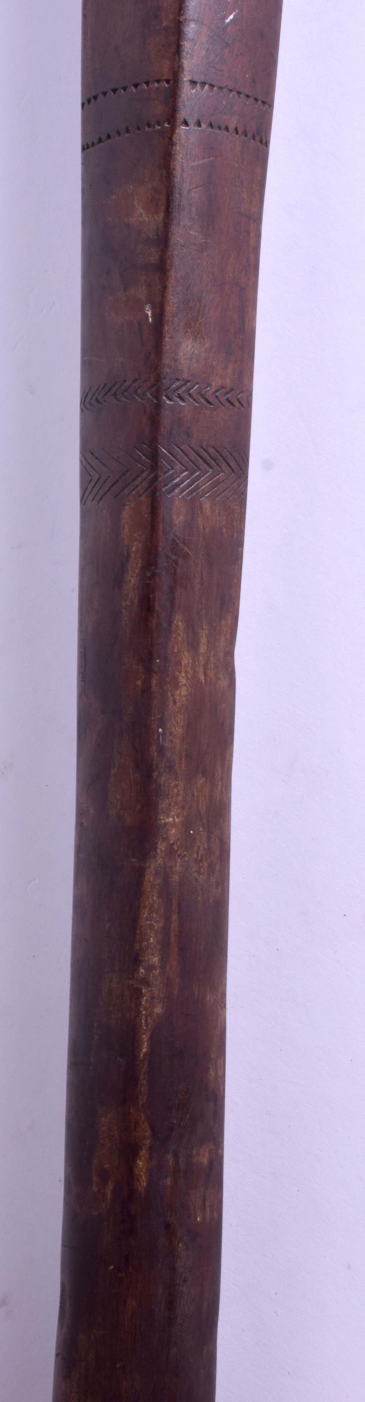 A 19TH CENTURY POLYNESIAN SOUTHSEA ISLANDS TRIBAL WOOD CLUB decorated with arrow head motifs. 129 c - Bild 9 aus 19