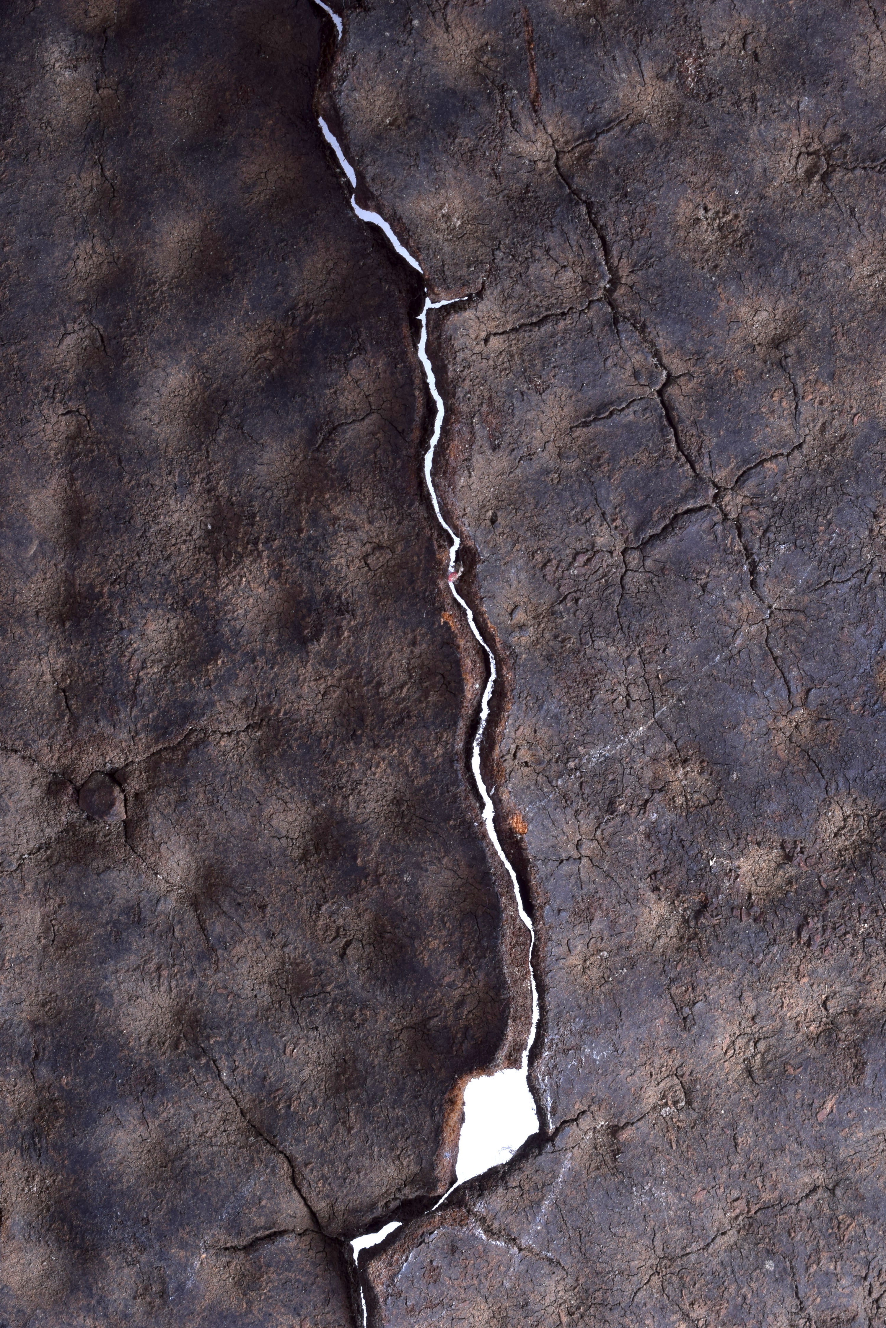 A 19TH CENTURY AFRICAN RHINOCEROS HORN HIDE SHIELD with dimpled decoration, possibly Ethiopian. 94 - Bild 8 aus 10