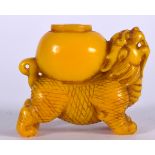 A CHINESE CARVED YELLOW STONE SNUFF BOTTLE IN THE FORM OF A MYTHCIAL BEAST, modelled with a vessel