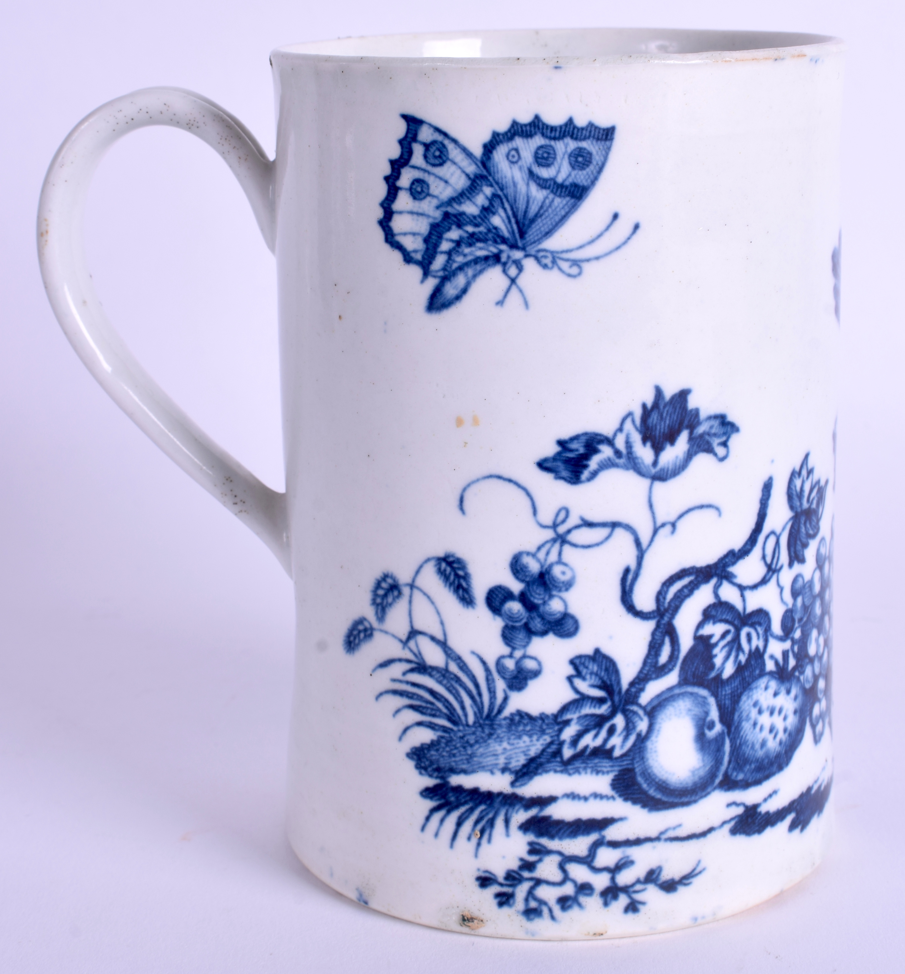 AN 18TH CENTURY WORCESTER MUG decorated with the parrot pecking fruit pattern. 11.5 cm high. - Bild 2 aus 3