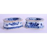 A PAIR OF 18TH CENTURY CHINESE EXPORT BLUE AND WHITE TRENCHER SALTS Qianlong. 7.5 cm x 5.5 cm.